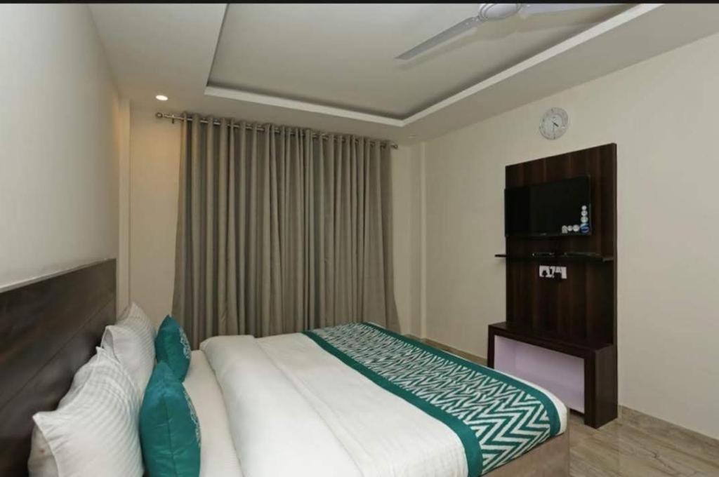 Hotel Samara Kingdom Near Delhi Airport 新德里 外观 照片