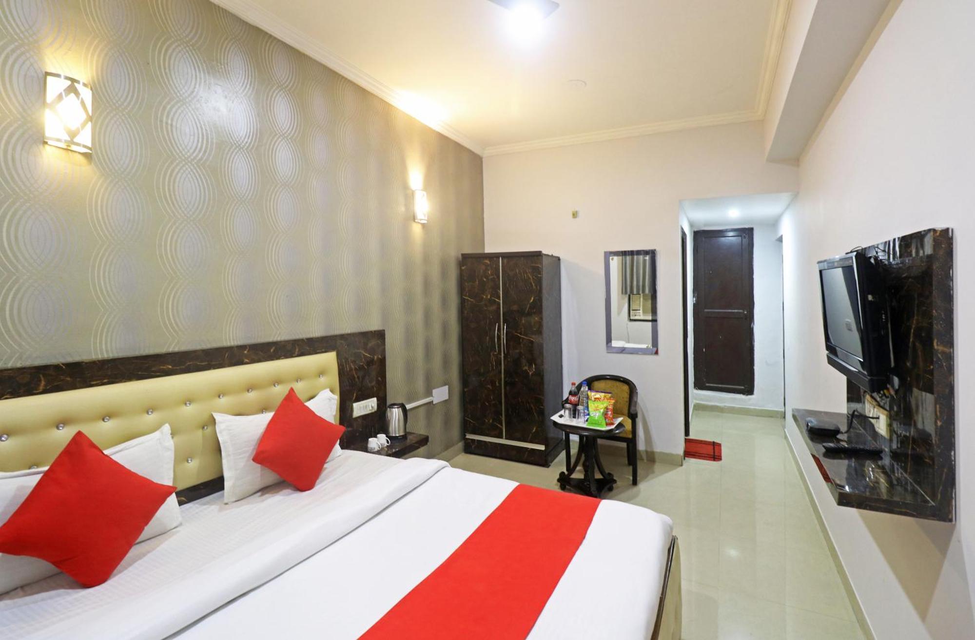 Hotel Samara Kingdom Near Delhi Airport 新德里 外观 照片